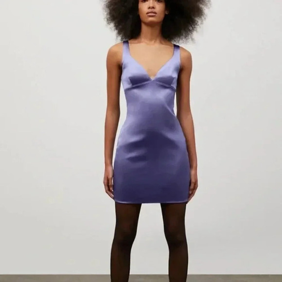Aritzia Ten By Babaton Lala V Neck Satin Mini Dress NWT Isolite Purple Size 4 - Picture 2 of 11